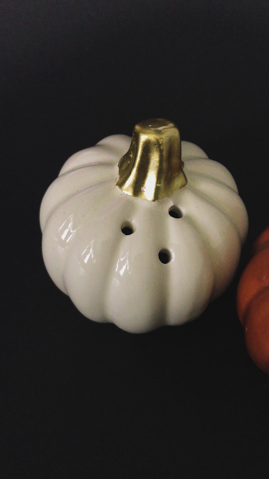 Video of Halloween pumpkin salt and pepper shakers